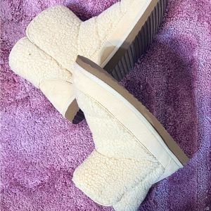 Winter boots (ugg -like)